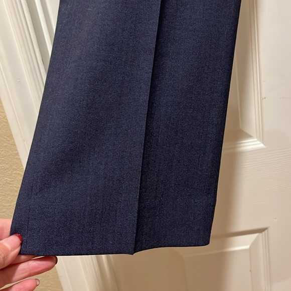 Like new Banana Republic Logan pants size 8P - Picture 3 of 3